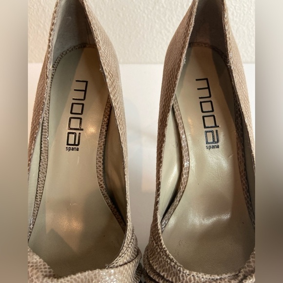 Moda Spana~Like New~Shimmery Taupe Faux Snakeskin Peep Toe Stilettos~Size 6 - Picture 5 of 14